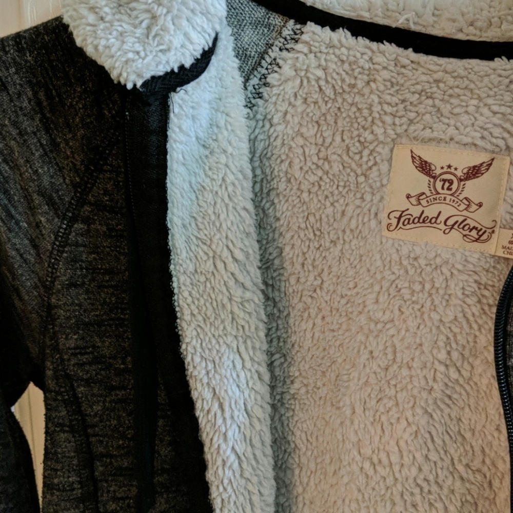 Sweatshirt - Picture 2 of 3